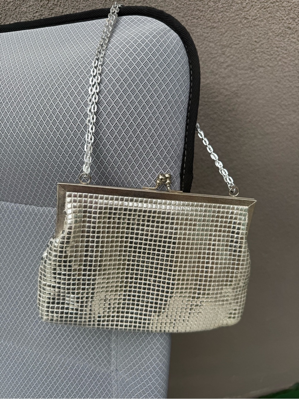 Vintage Silver Metal Mesh Evening Bag Chain Strap Kiss Lock Clutch Fine Arts Bag - Picture 2 of 5